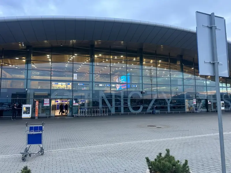 Main entrance to the Rzeszów-Jasionka terminal hall